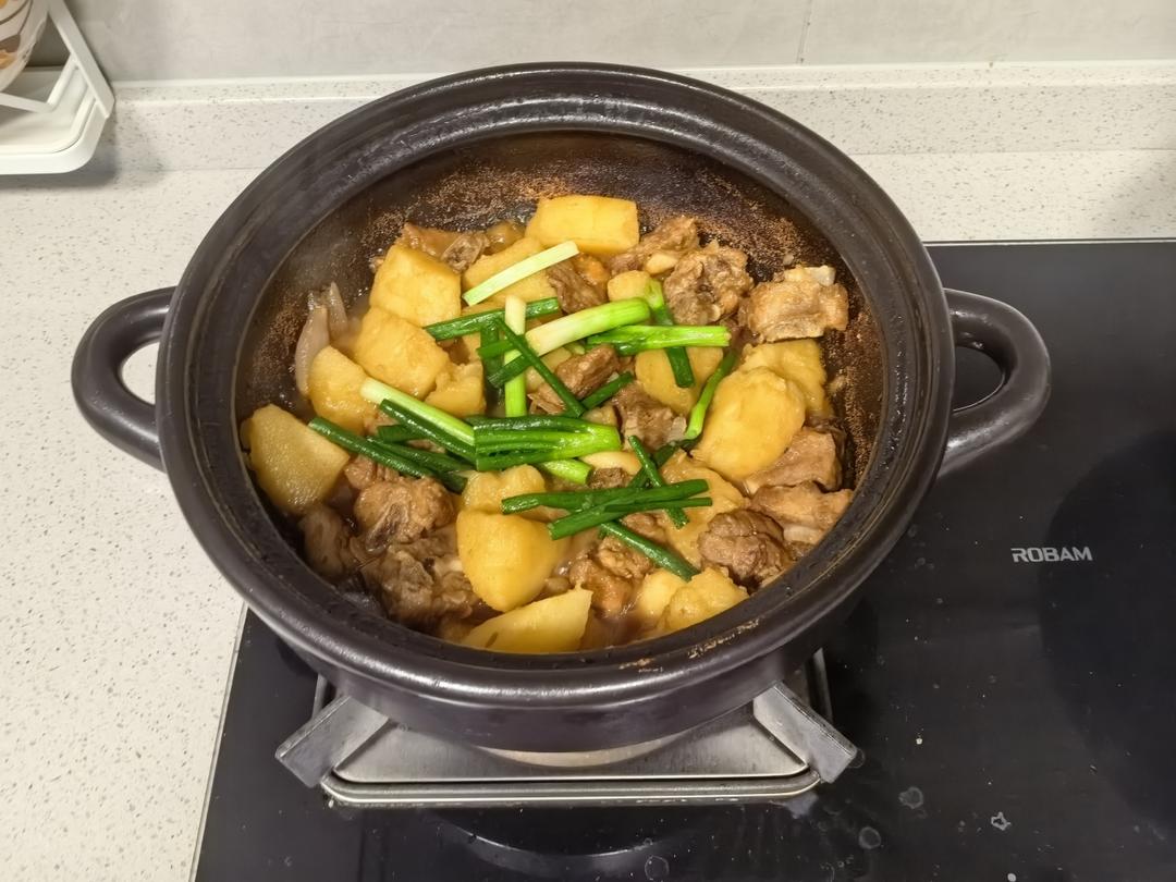 土豆焖排骨