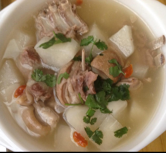 羊肉炖白萝卜