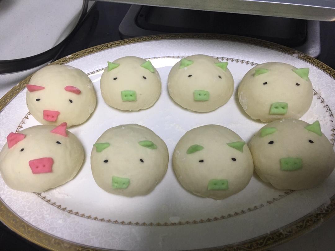 松软多汁的肉包子