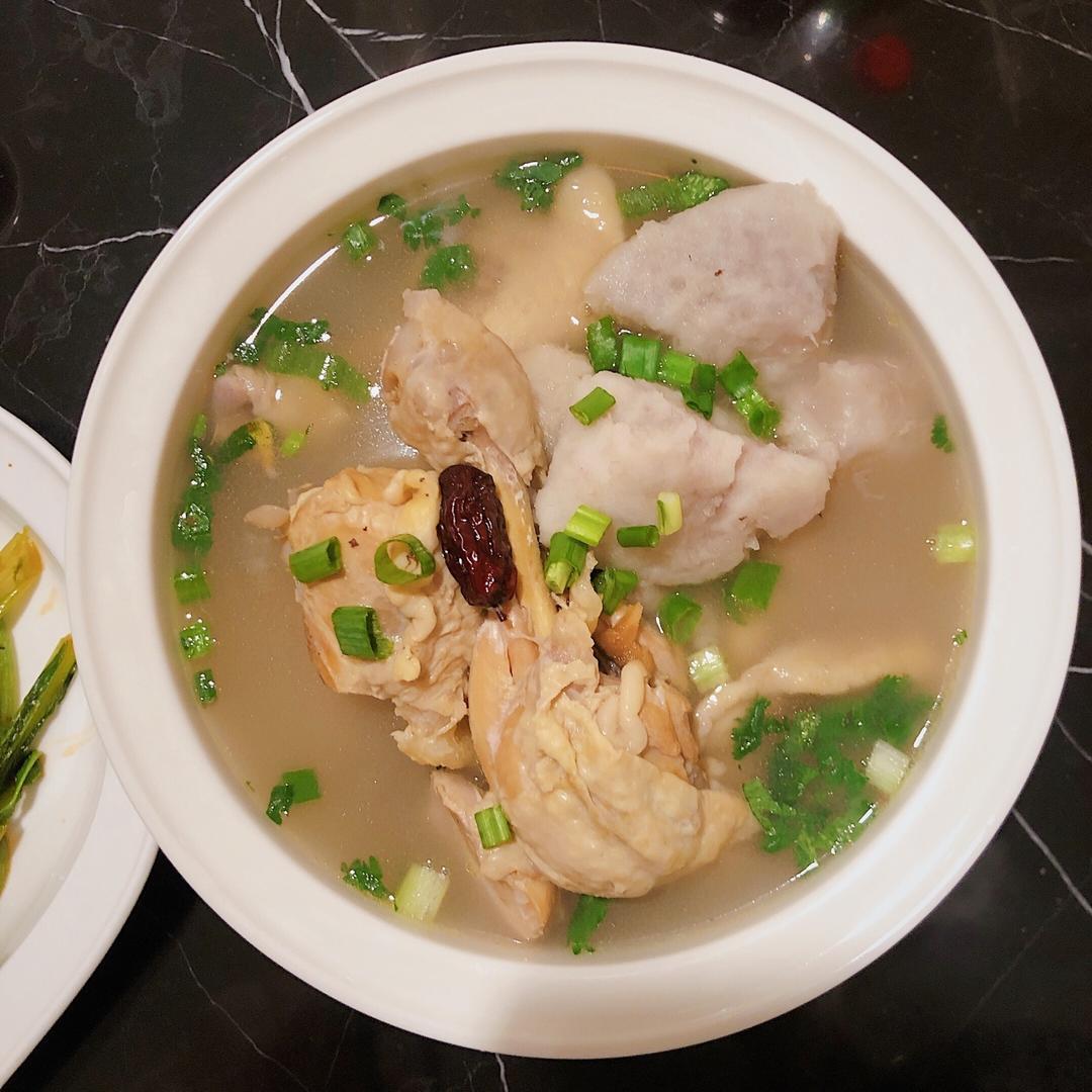 清炖鸡腿芋头汤-清甜鲜香的新发现