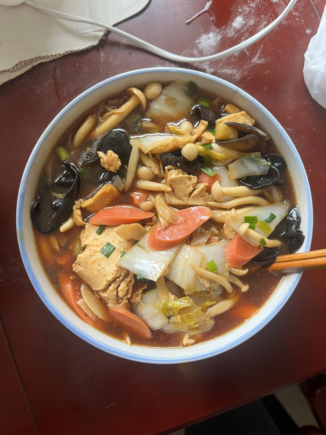 给肉都不换的菌菇白菜豆腐煲！好吃下饭