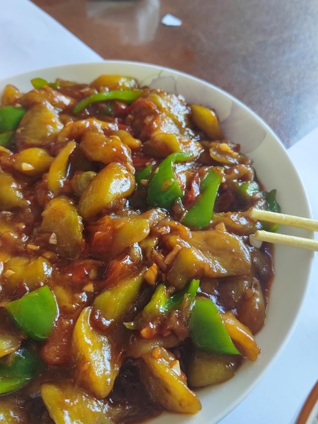 红烧茄子（佐西红柿尖椒）