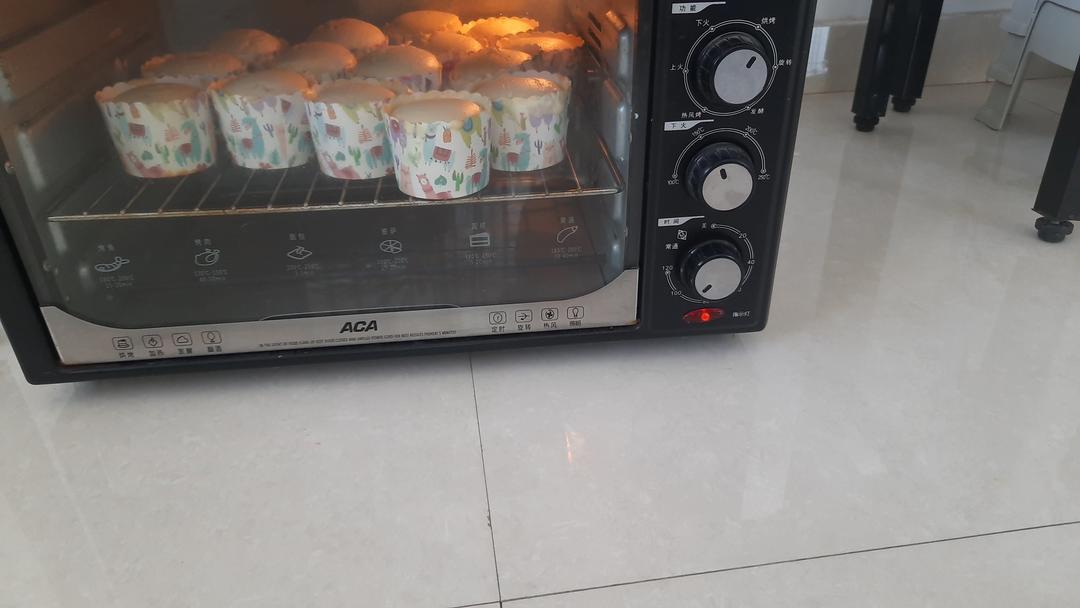炼乳蔓越莓纸杯蛋糕