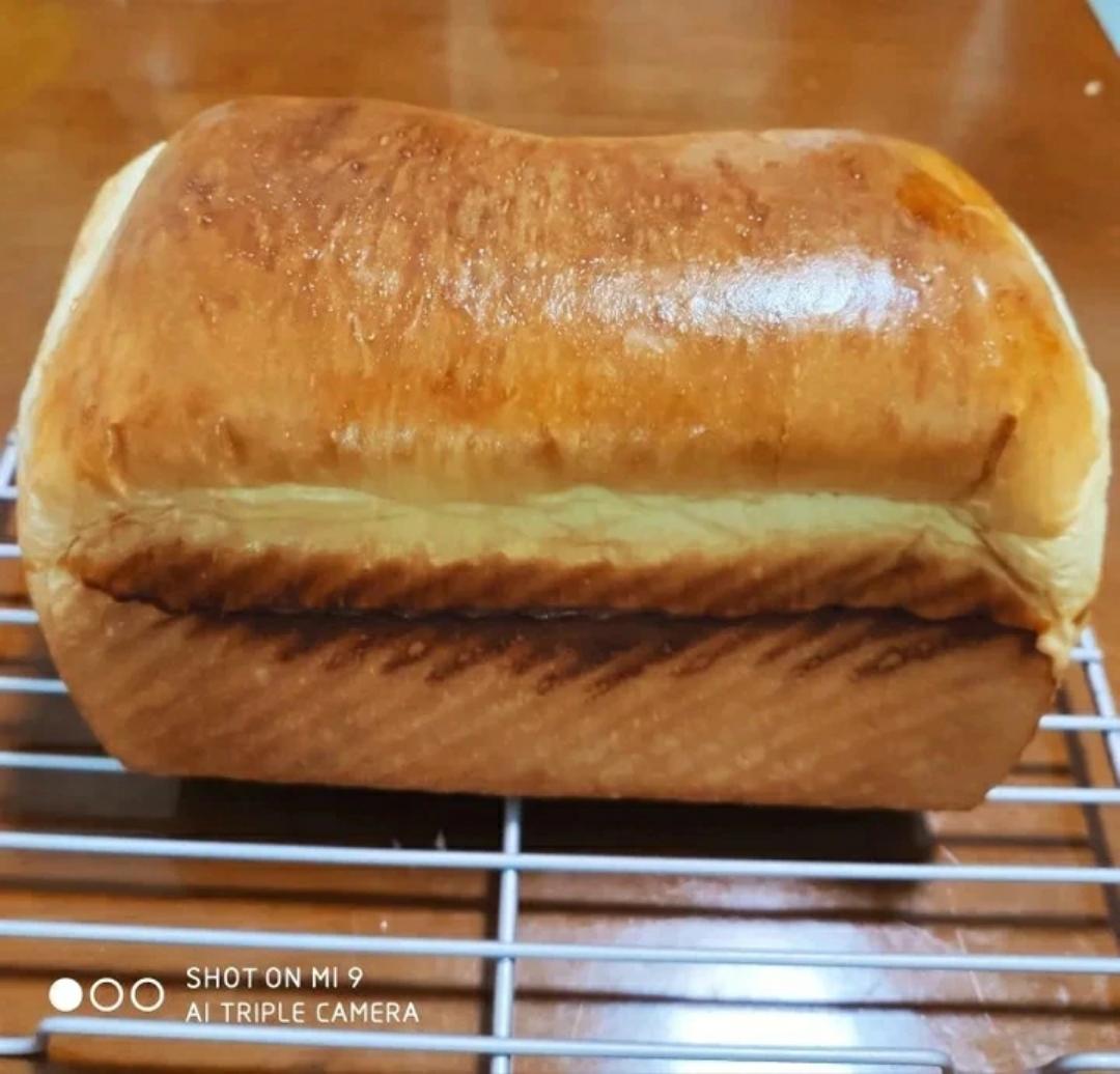 柔软好吃的蜜红豆牛奶吐司（无需分割、一次发酵）