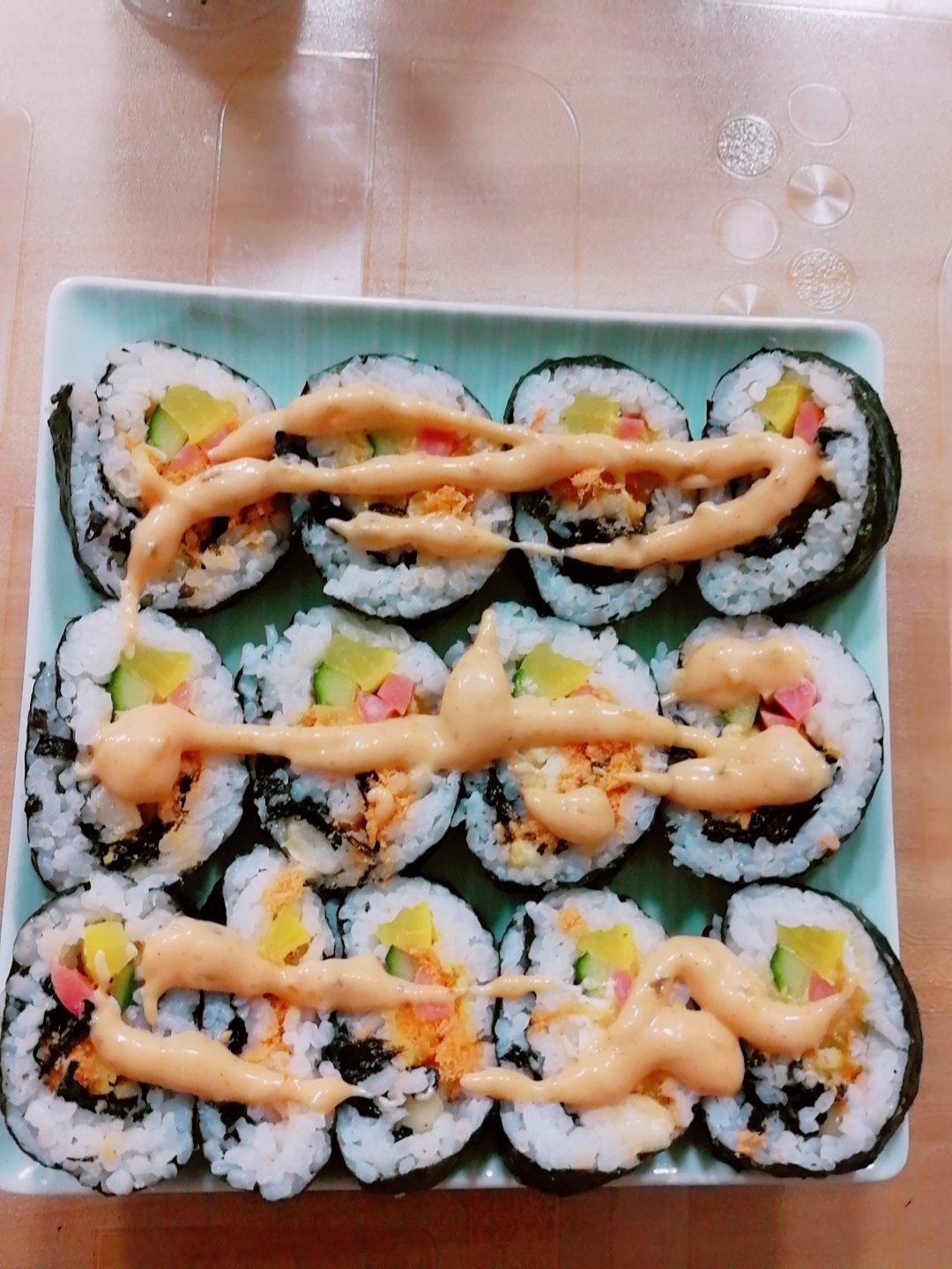 满满都是爱的心型寿司卷