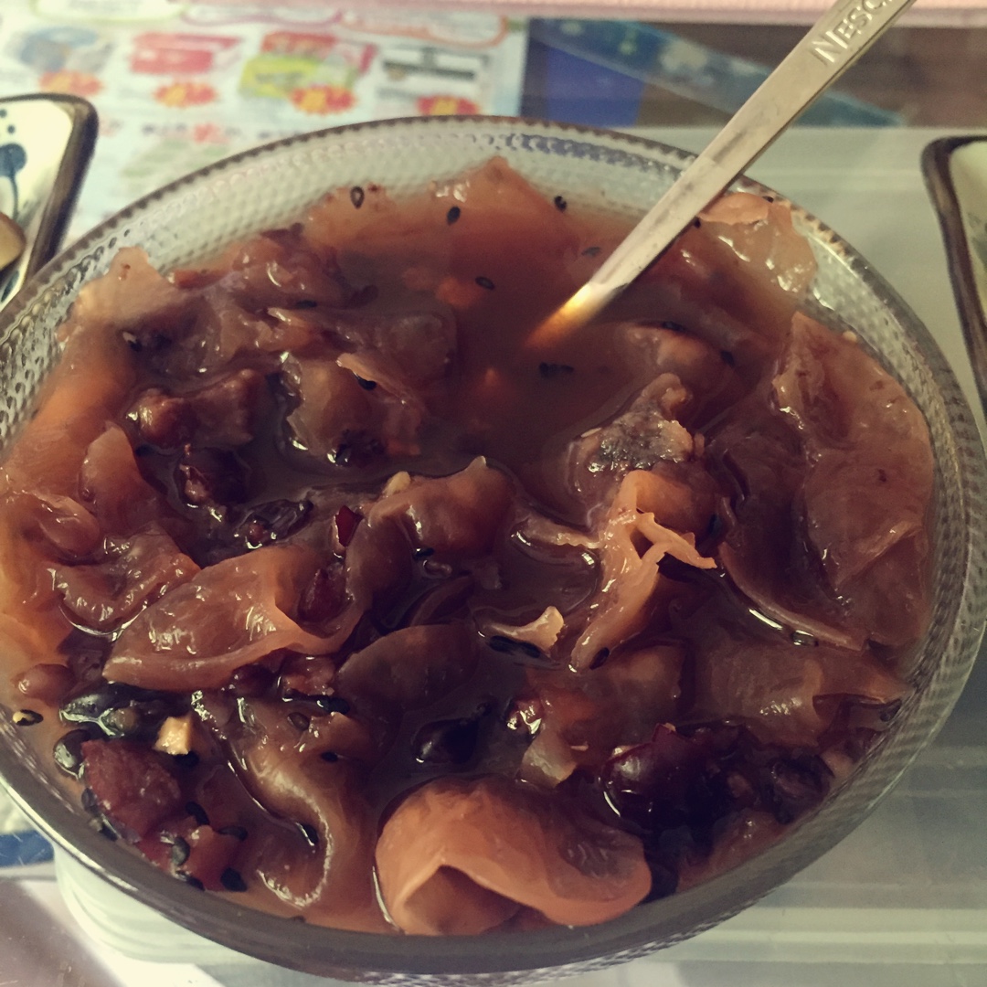 冰糖银耳红枣汤