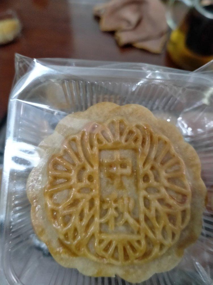 广式月饼－－蛋黄豆沙月饼