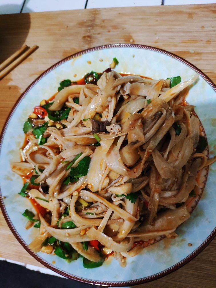 比肉还好吃的【手撕凉拌杏鲍菇】，上桌扫光光