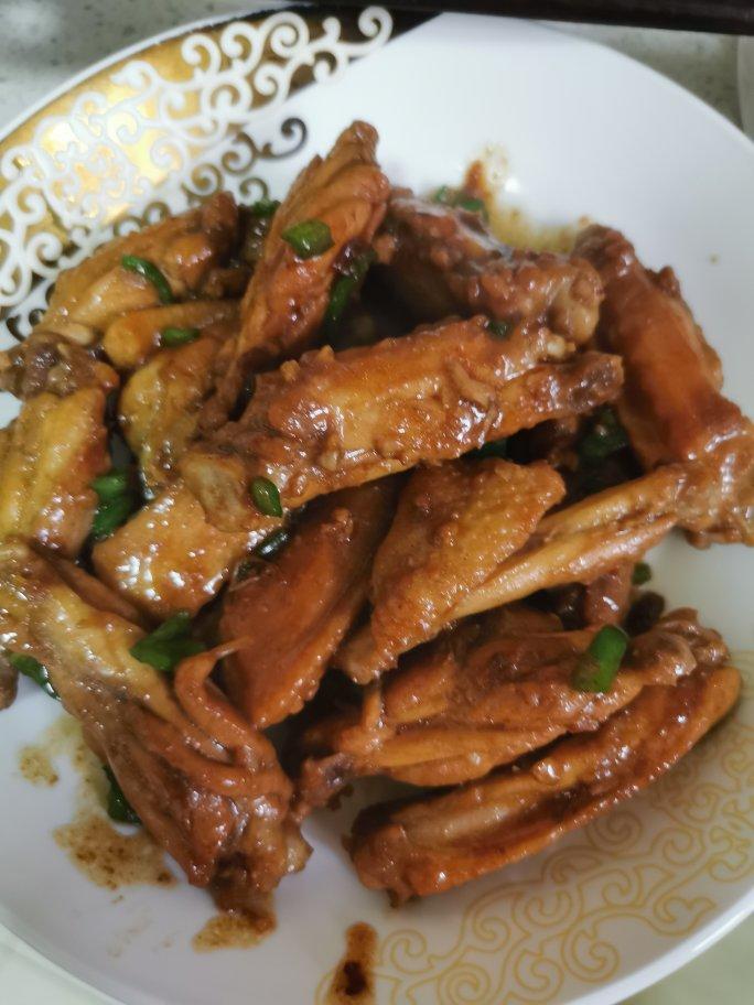 操作简单、好吃到舔盘的蒜香鸡中翅