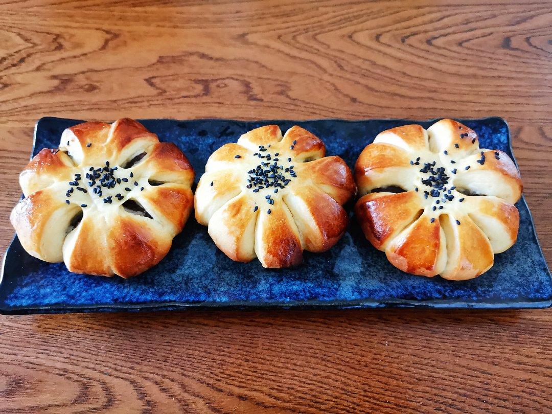 高颜值梅花包（豆沙馅）不用出手套膜！不需二发！懒癌患者也能做出松软香甜的面包🌸