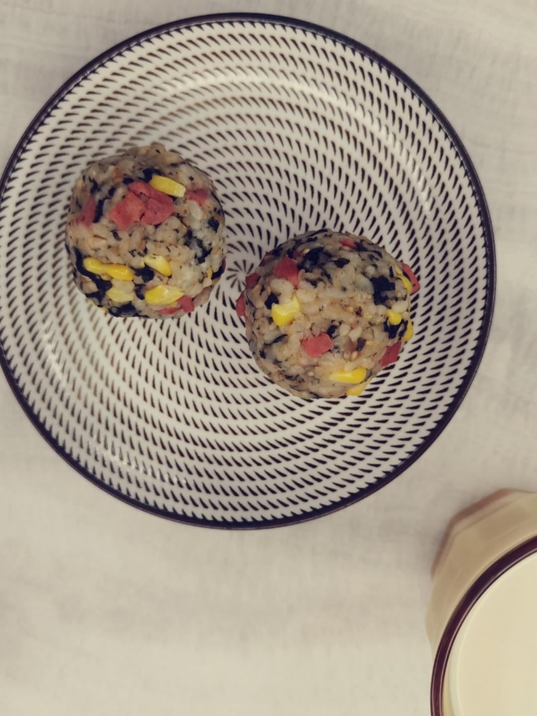 小朋友爱吃的海苔碎饭团🍙
