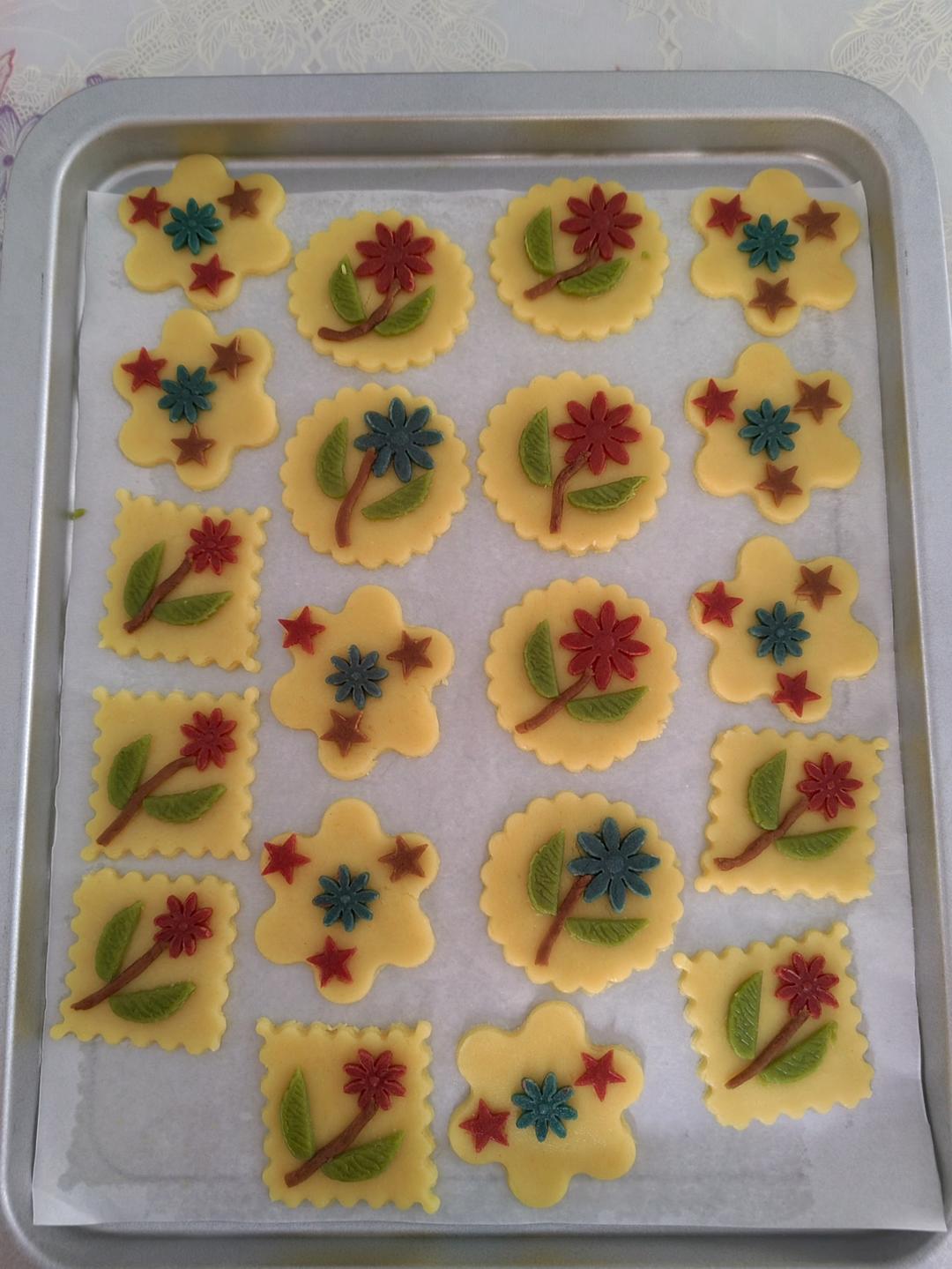 装满整个春天的花花拼图饼干