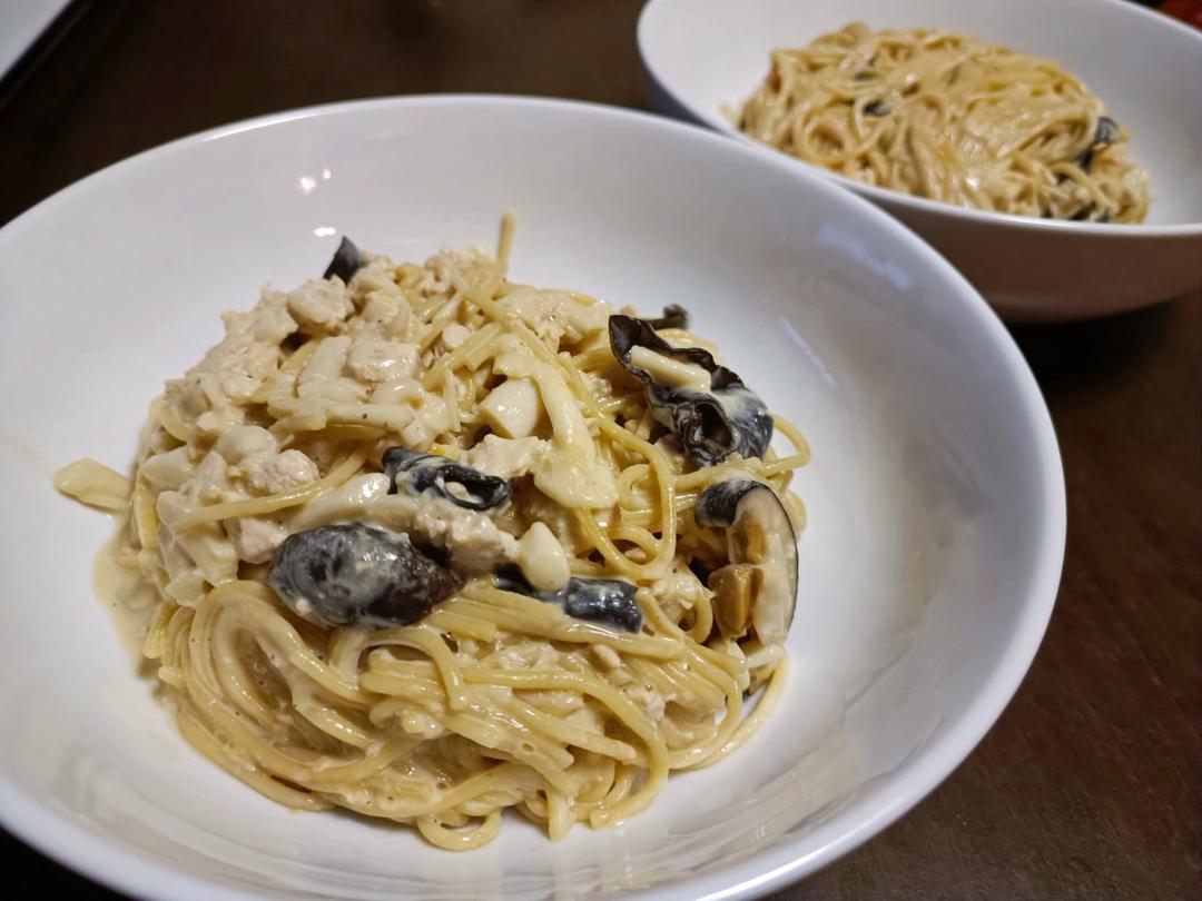 低卡牛奶版蘑菇浓汤意面，超满足下雨天必备