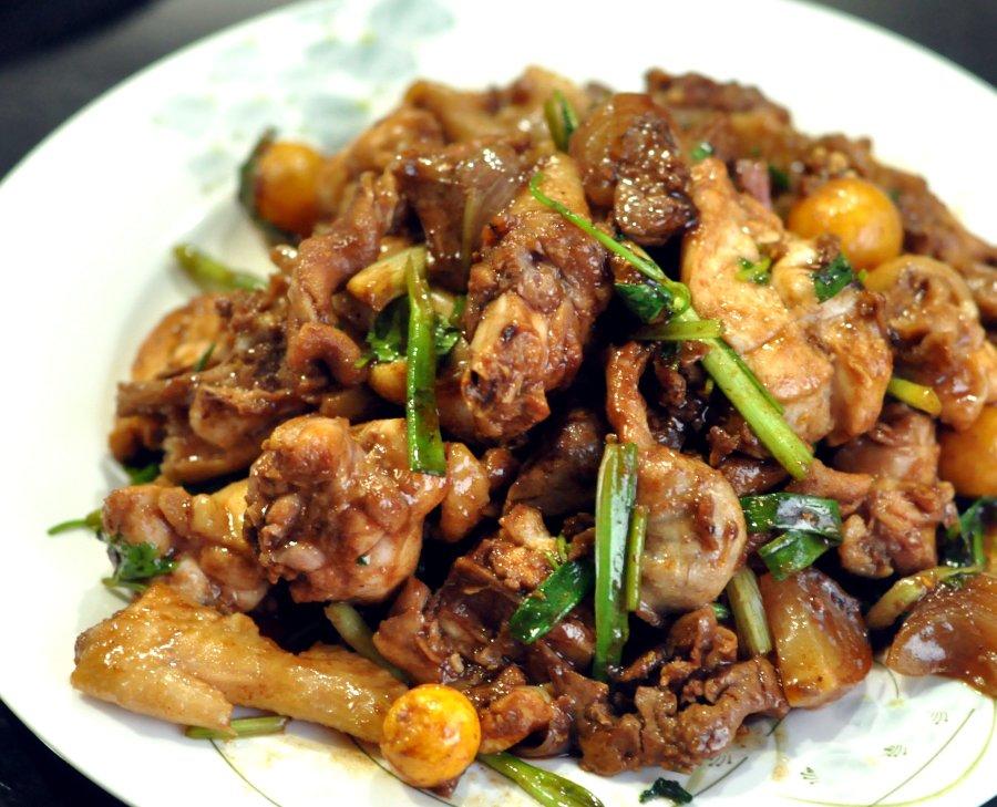 肥肥鱼的爸爸做的炒鸡香的农家姜葱炒鸡