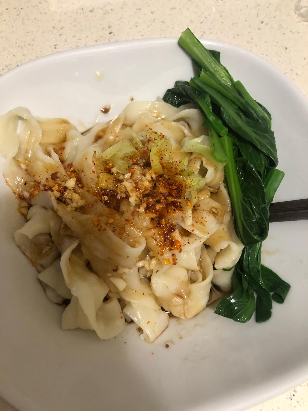十分钟就能吃上的超简单油泼面