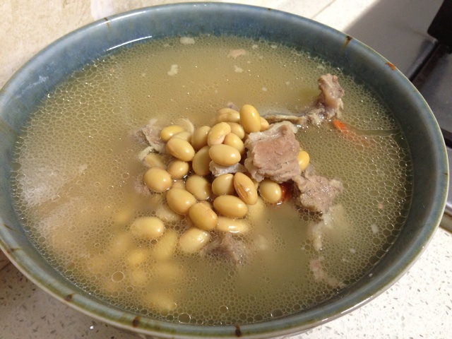 响呱呱做的黄豆排骨汤