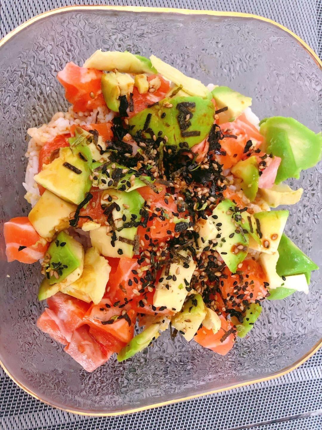 三文鱼牛油果拌饭