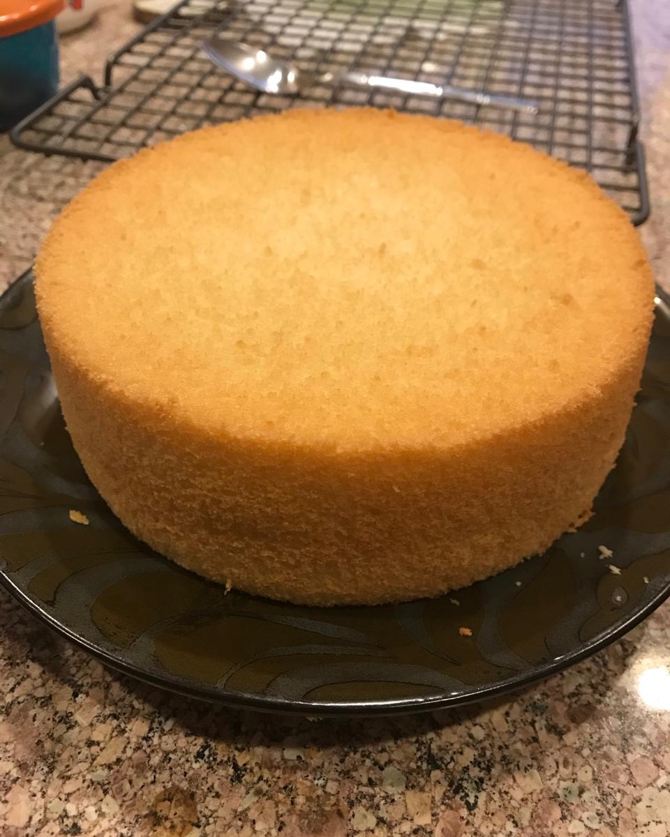 超简单完美戚风蛋糕（6寸2蛋）附打发、翻拌、脱模视频