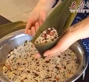 叉烧肉粽的做法 步骤6
