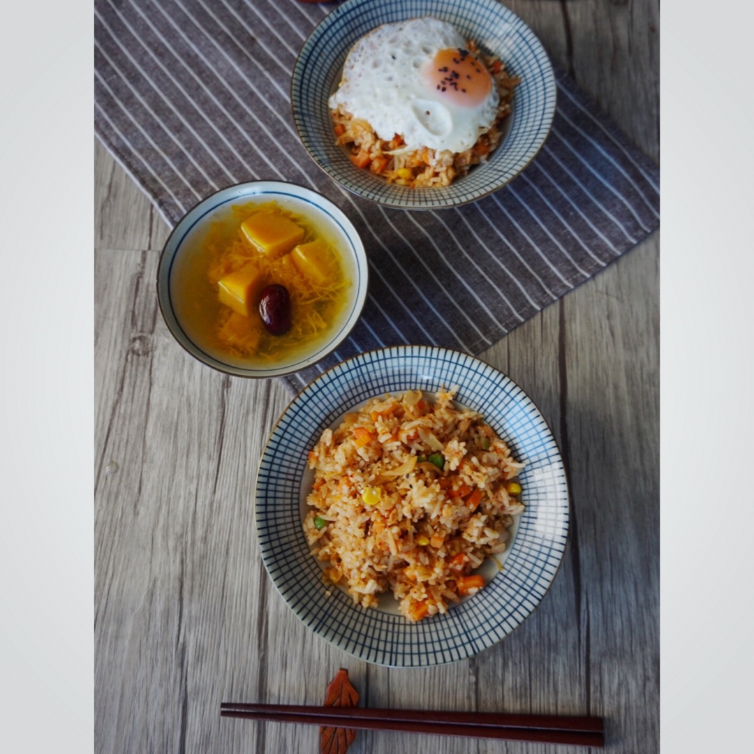 泡菜吞拿鱼（金枪鱼）炒饭—冬天就该来一碗红红火火的炒饭