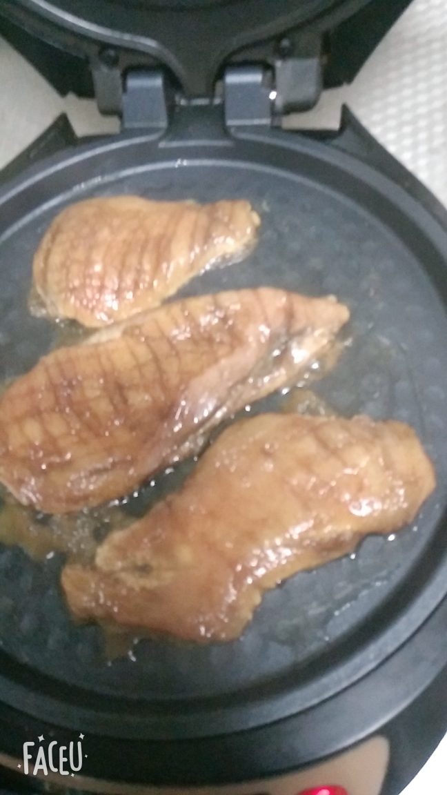 减肥香煎鸡胸肉的做法 步骤4