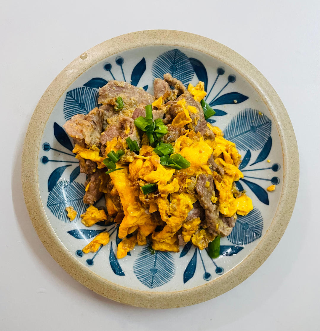 滑蛋牛肉，牛肉滑嫩，鸡蛋松软