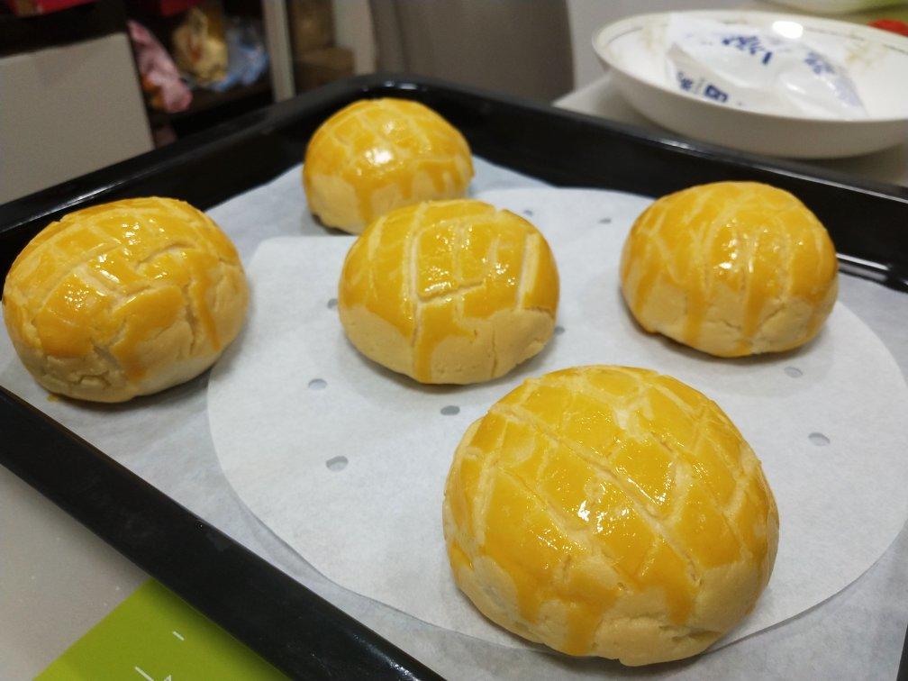 好吃到炸裂的港式菠萝包（附带制作酥皮的小视频）