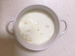 牛奶燕麦粥-2分钟搞定快手营养早餐的做法 步骤2