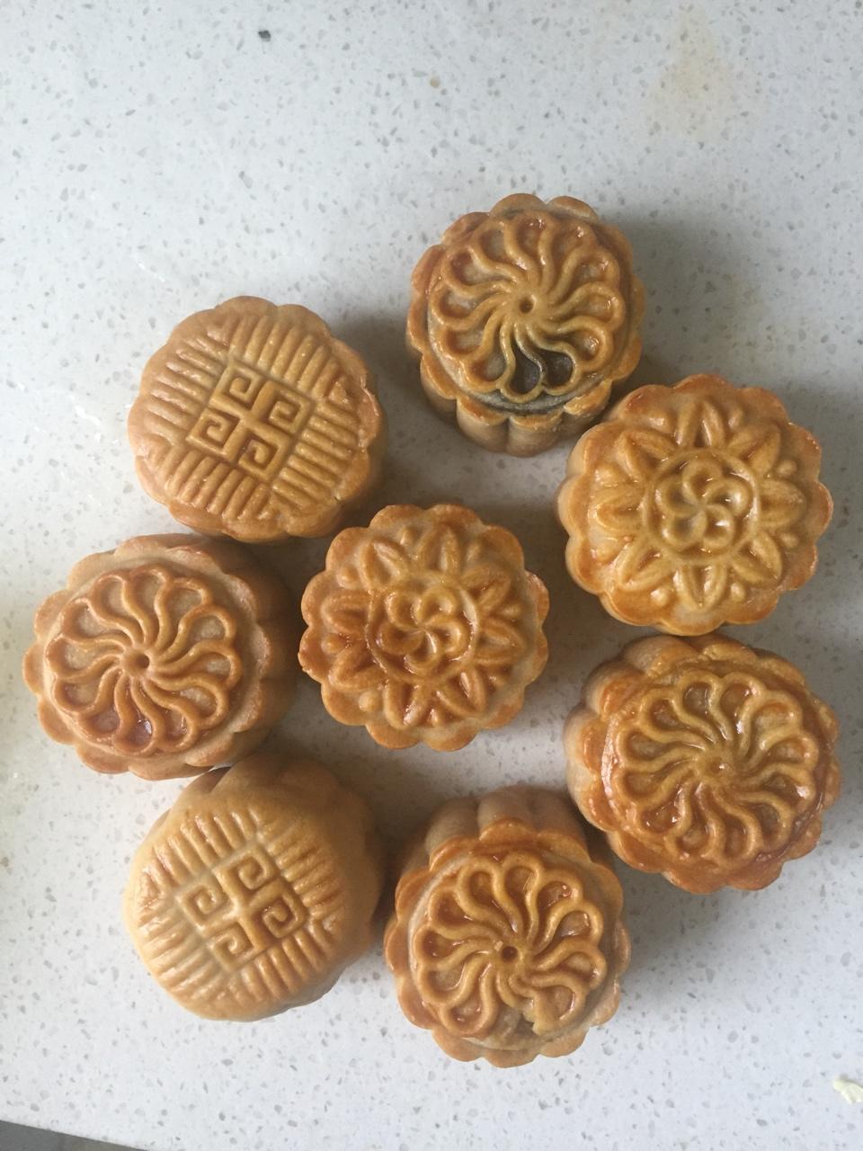 广式月饼—蛋黄莲蓉月饼