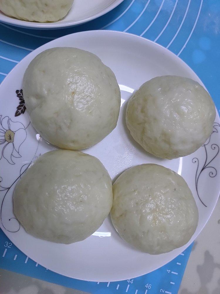 松软多汁的肉包子