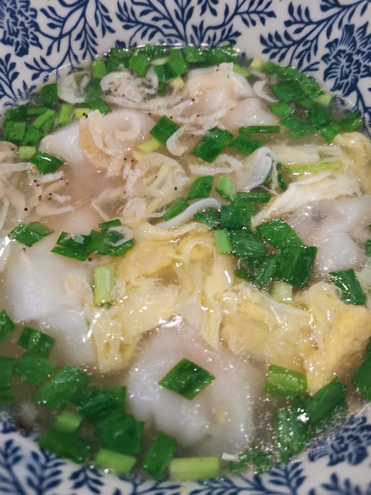 春日里一碗香香的香菇猪肉馄饨暖心又暖胃