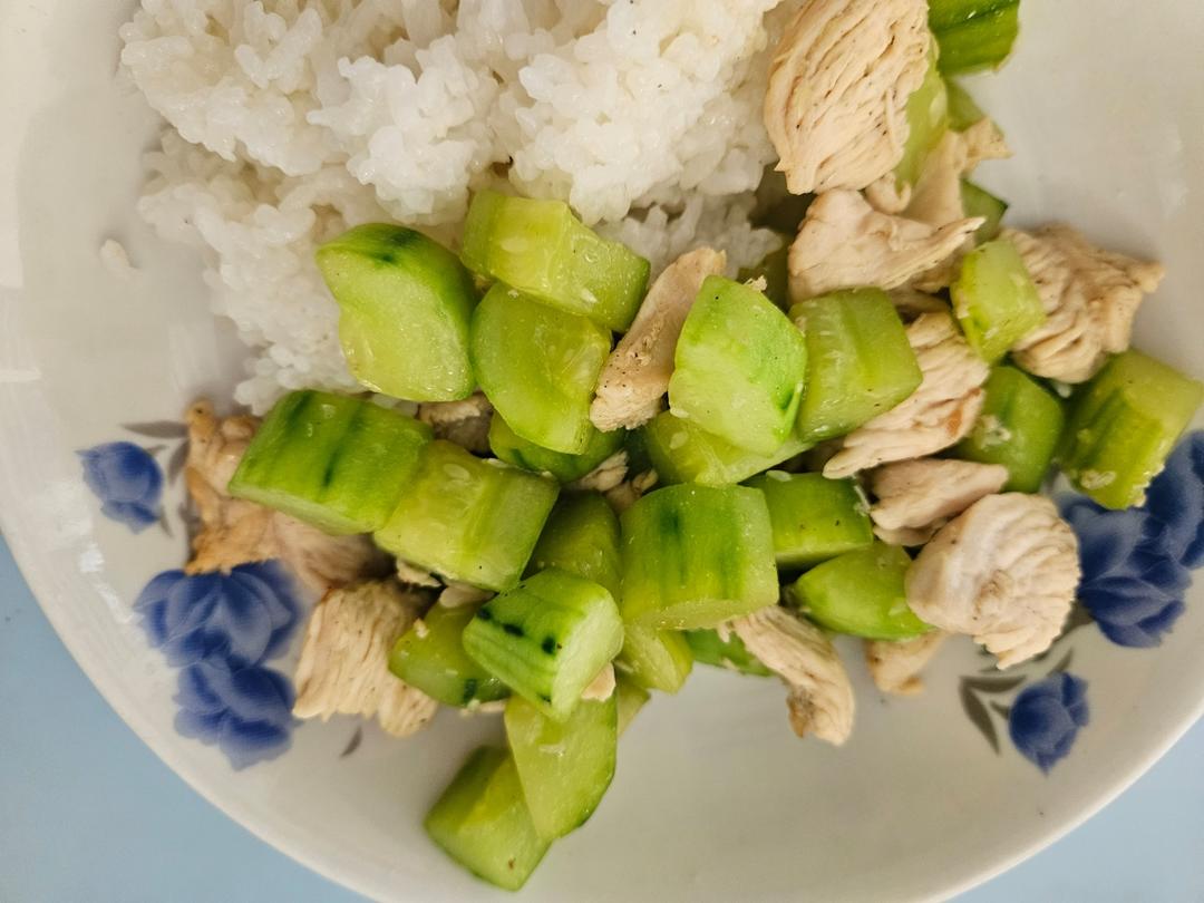 【减脂餐No.3】好吃不胖的黄瓜炒鸡丁 超简单