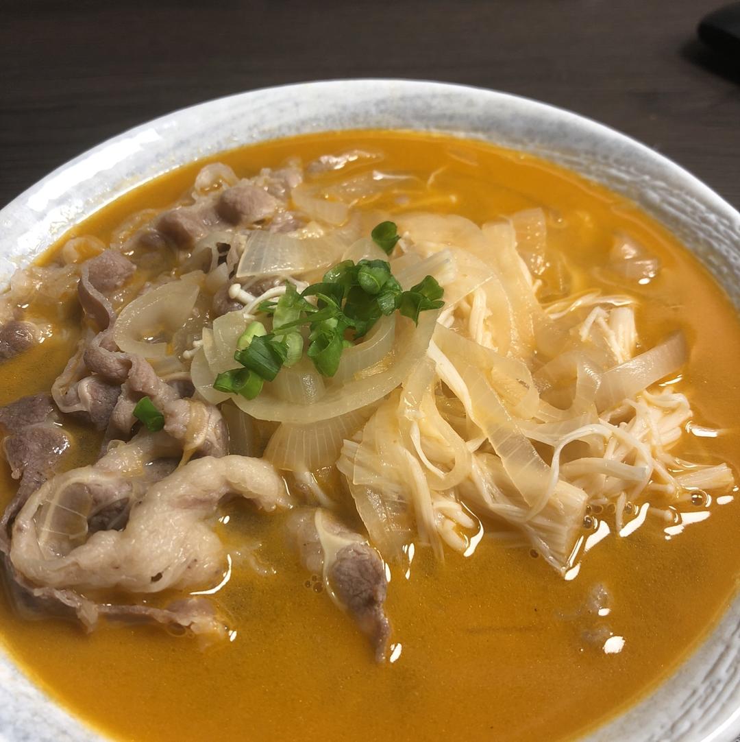 香辣酸汤肥牛米线
