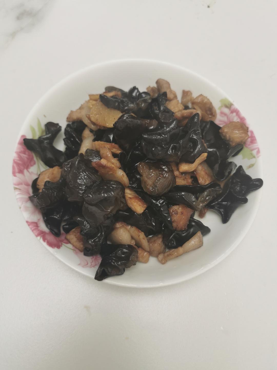 最喜爱的东北菜！木耳炒肉片