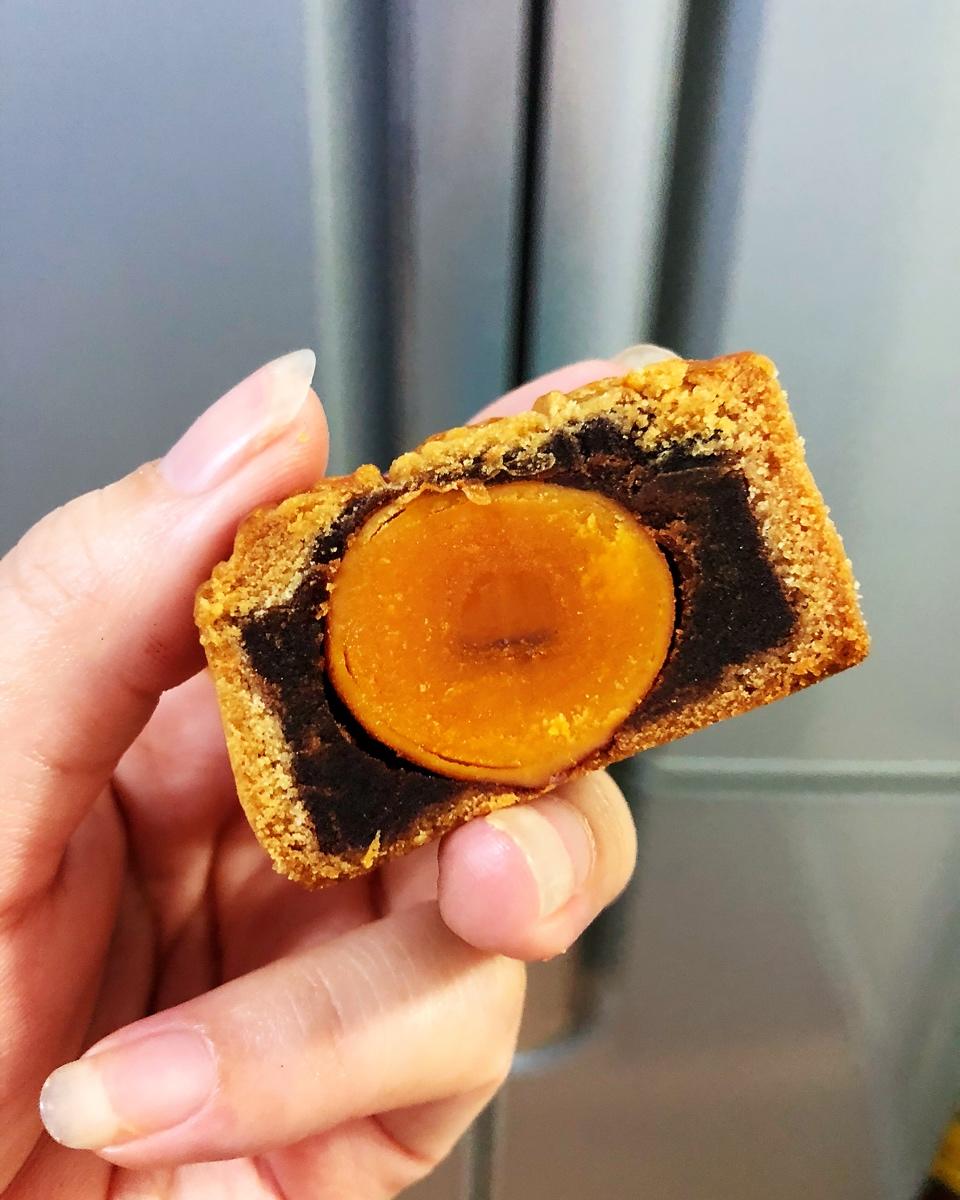 广式月饼——蛋黄莲蓉月饼