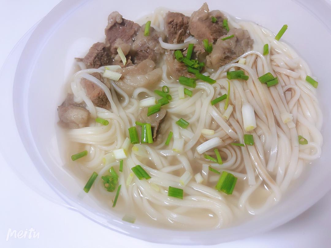 上班族的快手简单晚餐——牛肉面