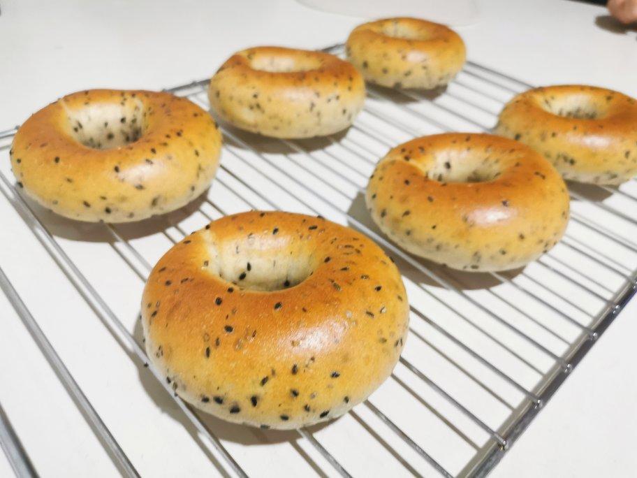 黑芝麻全麦贝果