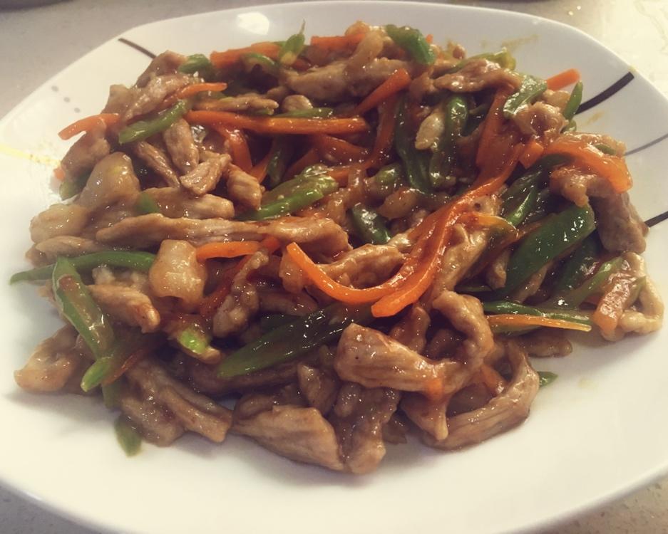 荤素搭配炒肉丝的做法