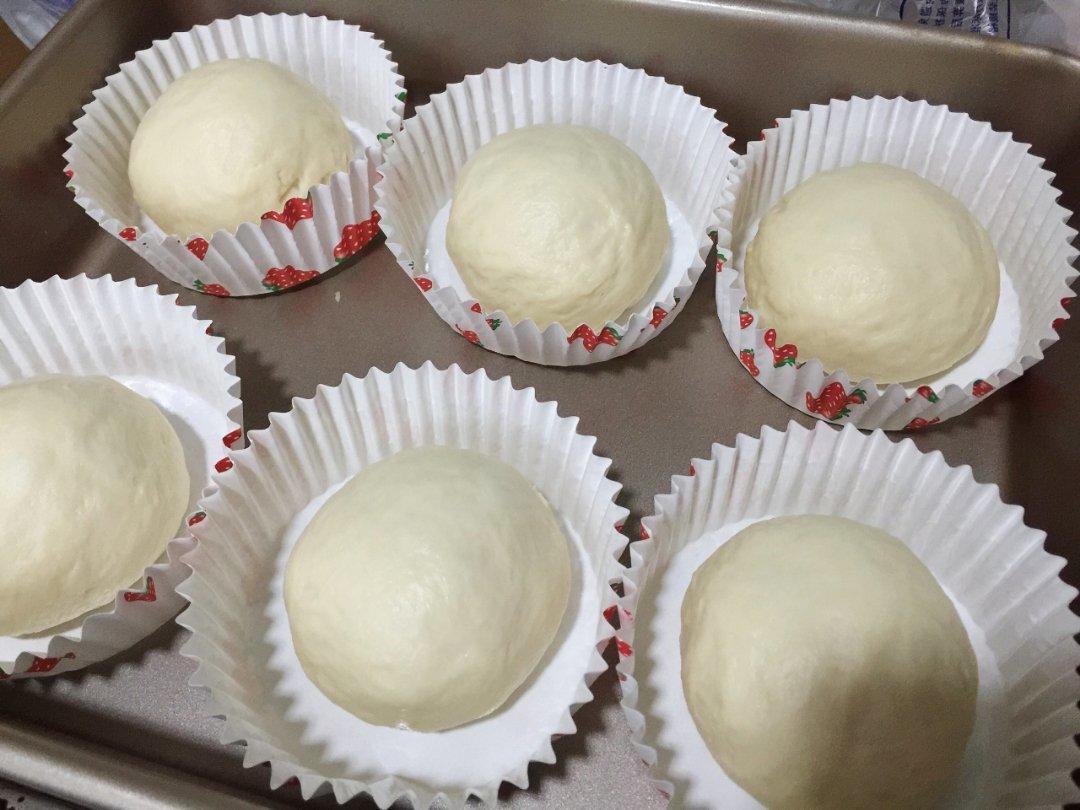 椰蓉蜜豆泡浆面包