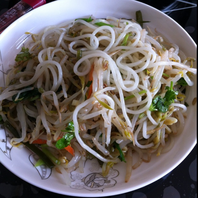 凉拌豆芽黄瓜菜