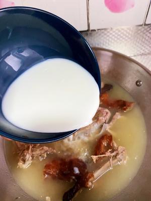 鲜美奶白鸭架汤（烤鸭附属品）的做法 步骤7