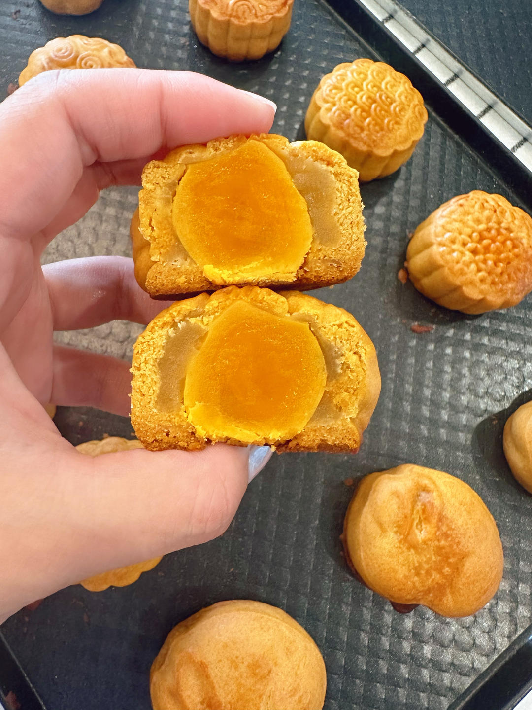 广式月饼—蛋黄莲蓉月饼