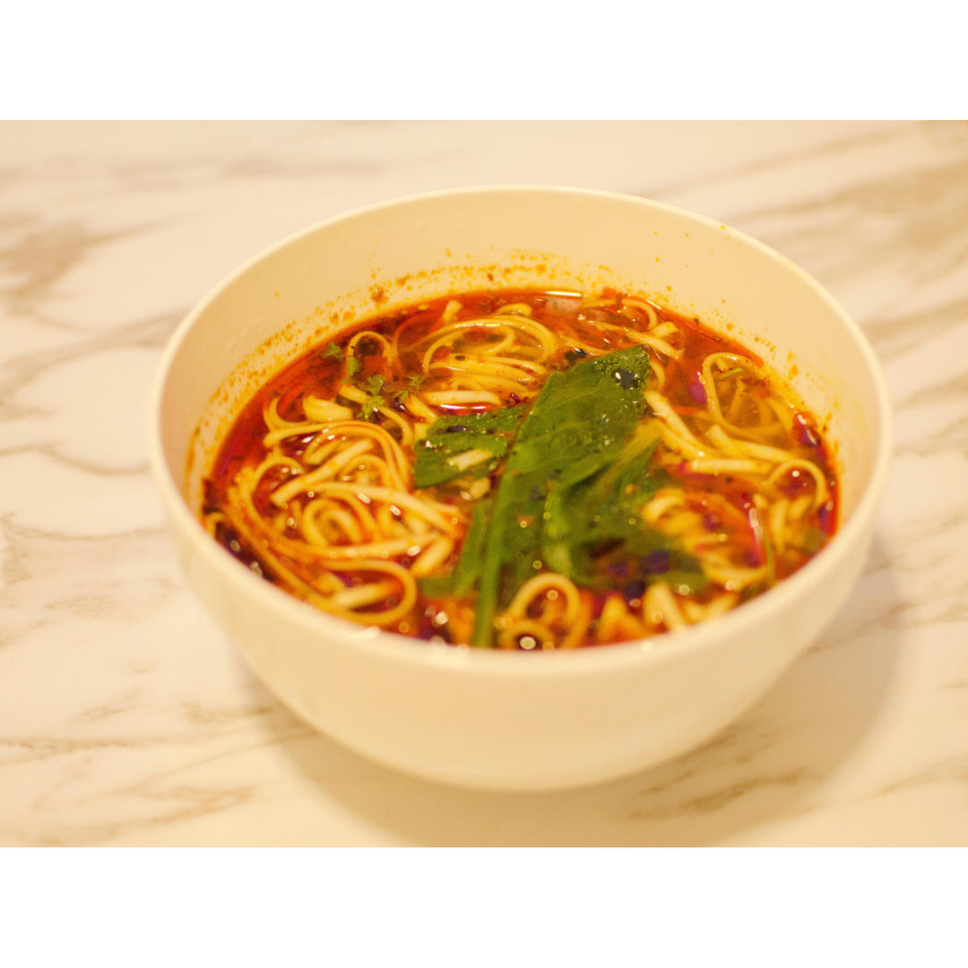 超级无敌美味懒人酸汤麻辣面（十分钟搞定色香味俱全）