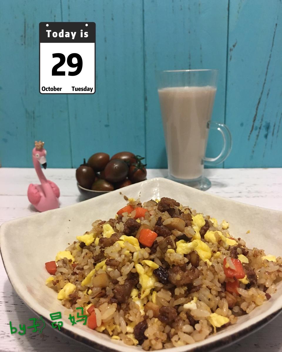 销魂的炒饭：牛肉杏鲍菇胡萝卜蛋炒饭