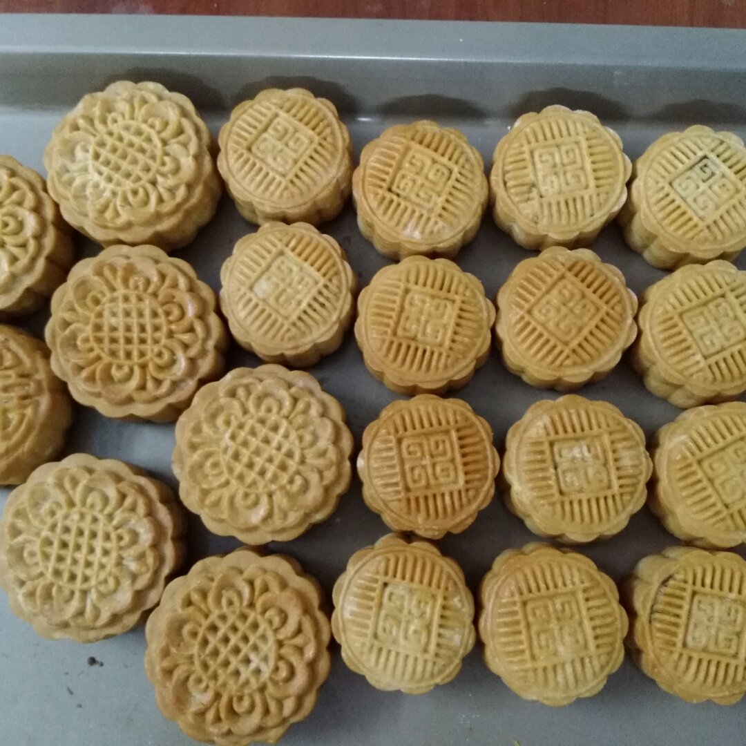 广式月饼—蛋黄莲蓉月饼
