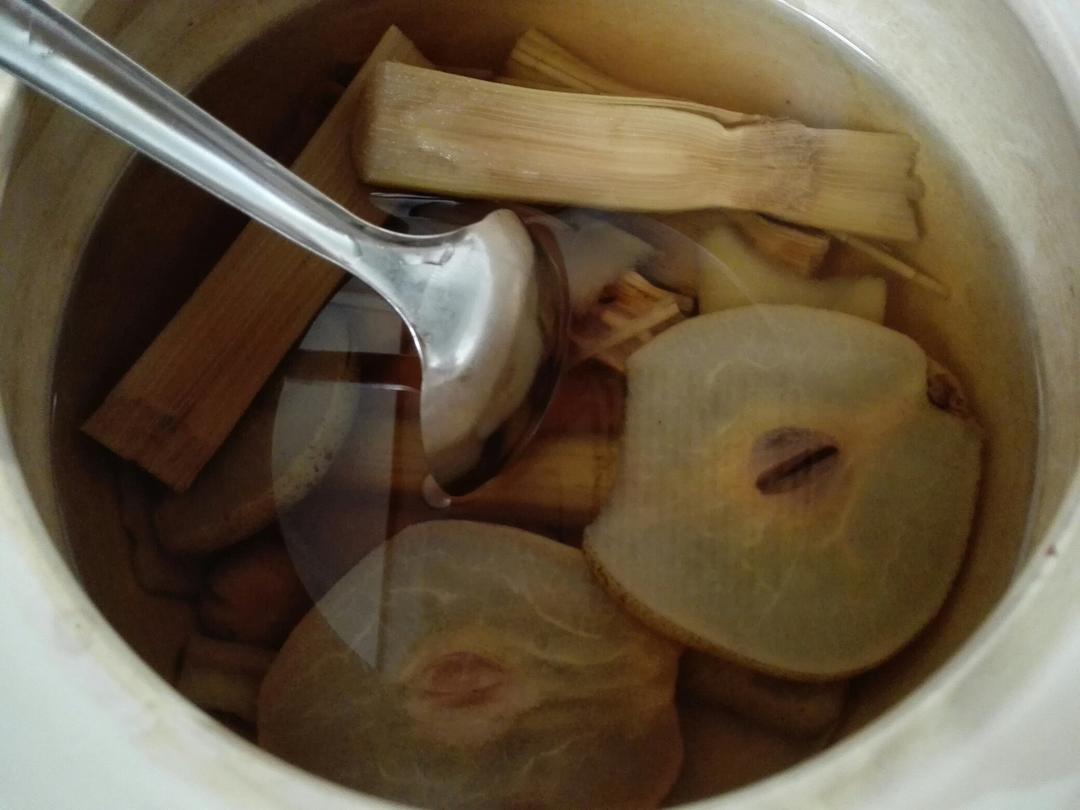 竹蔗茅根糖水