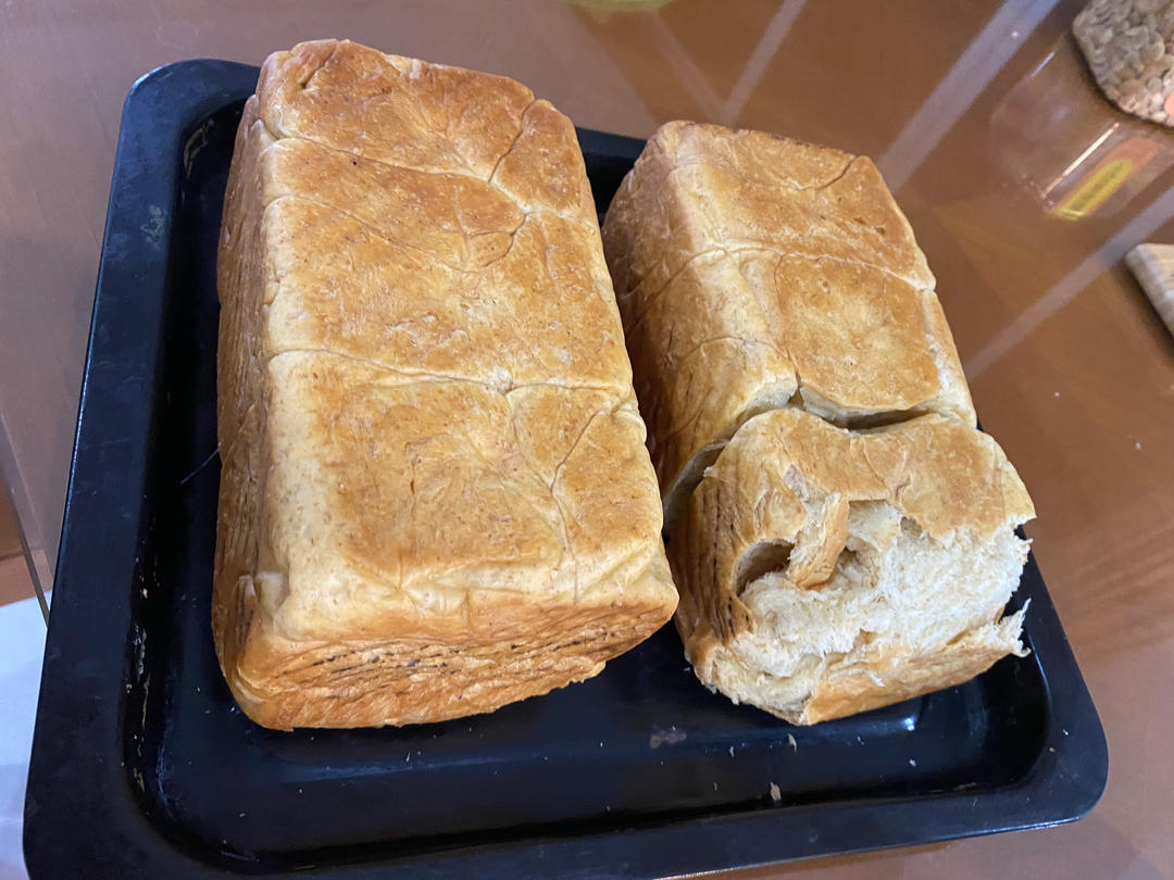 吐司方包，女儿说和来自台湾的爸爸糖一样好看好吃。零失败（是指我个人制作没有失败过）。