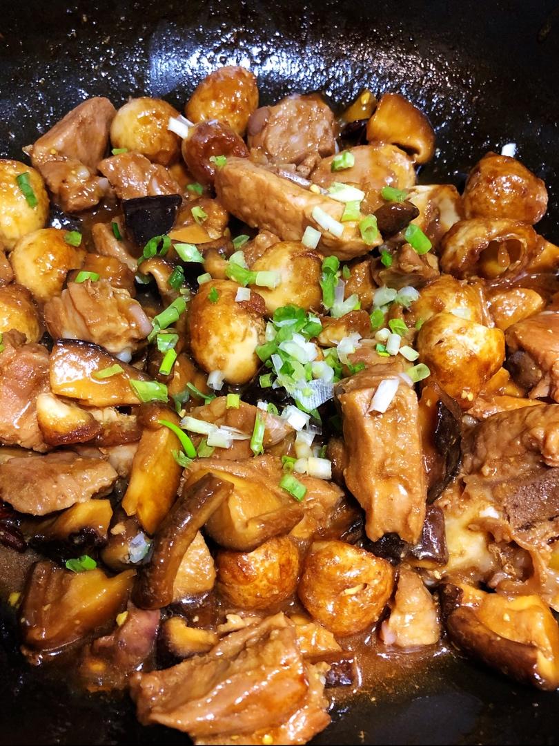 鹌鹑蛋红烧排骨