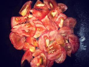 番茄三文鱼汤的做法 步骤3