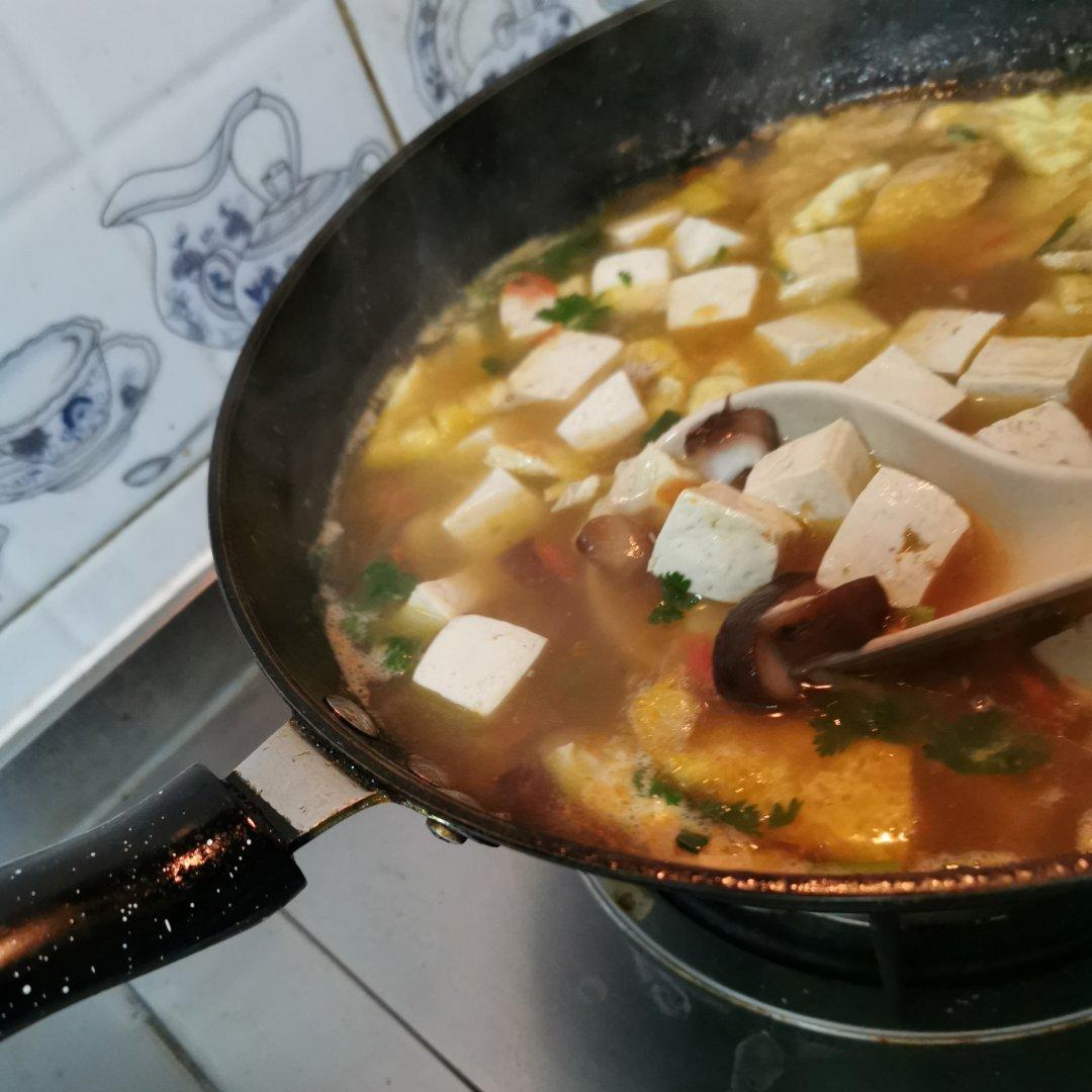 西红柿菌菇豆腐汤